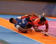 Surender Nada didn't have the best of the days and it all started with this tackle attempt